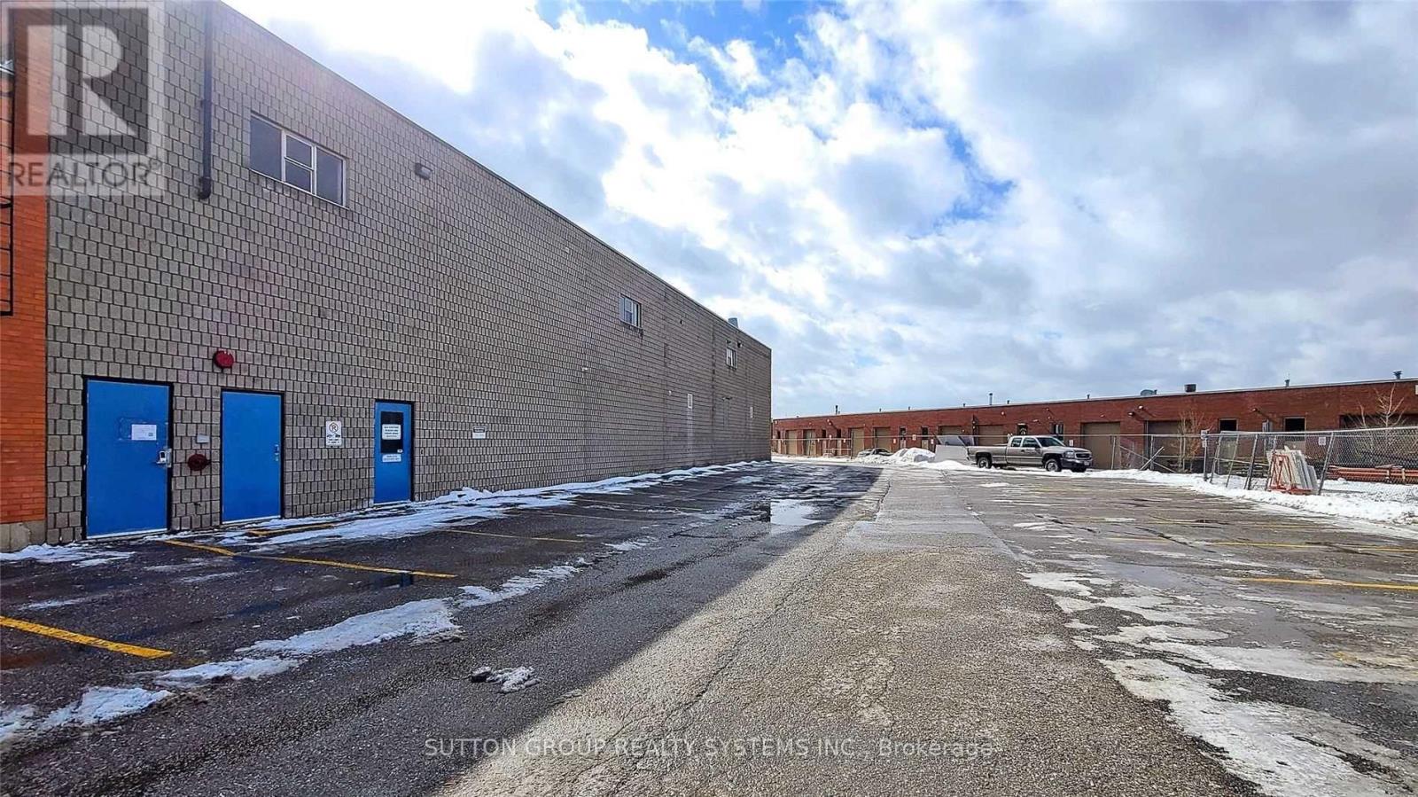 157 Toryork Drive, Toronto, Ontario  M9L 1X9 - Photo 24 - W11985396