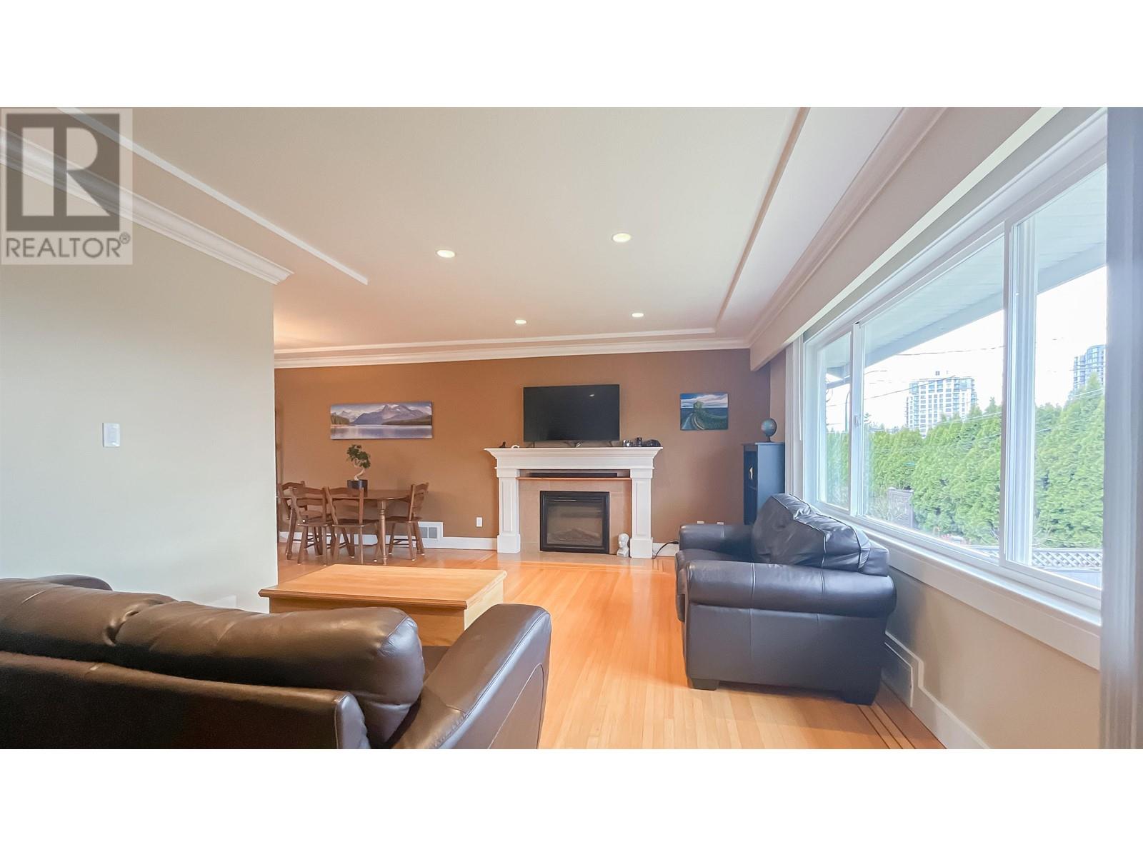 Listing Picture 2 of 21 : 5150 BOUNDARY ROAD, Burnaby / 本拿比 - 魯藝地產 Yvonne Lu Group - MLS Medallion Club Member