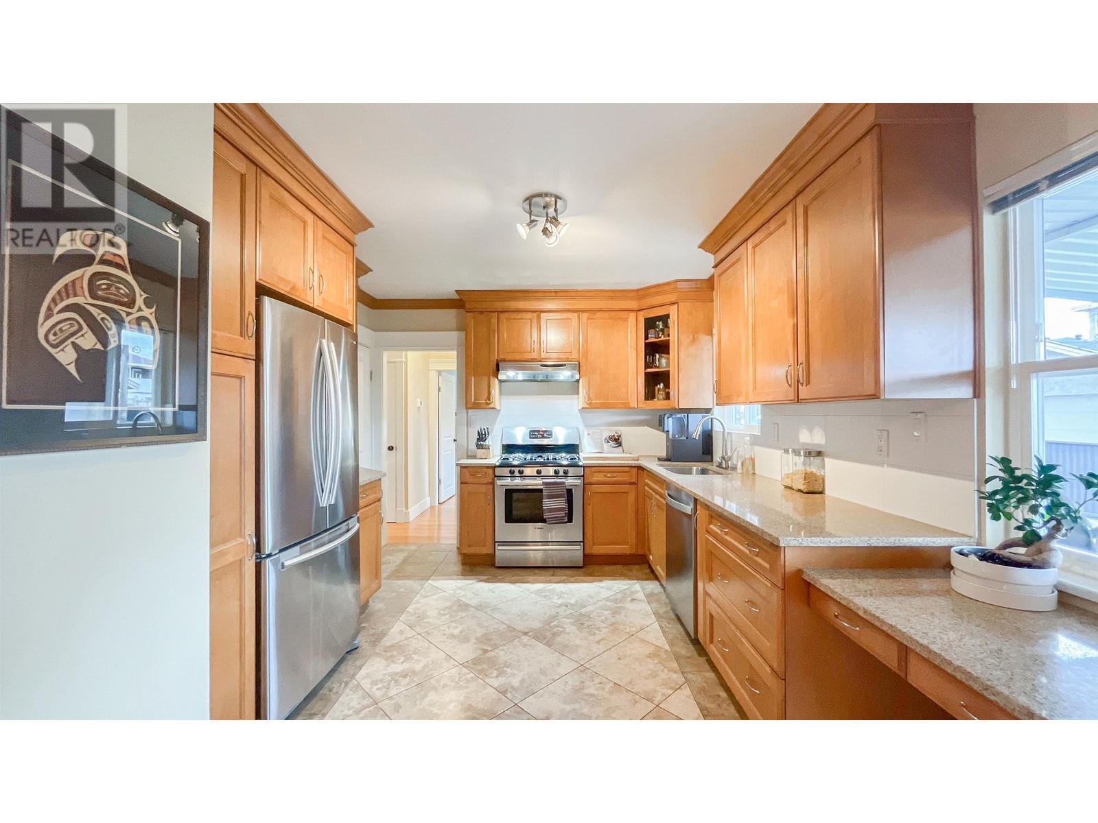 Listing Picture 7 of 21 : 5150 BOUNDARY ROAD, Burnaby / 本拿比 - 魯藝地產 Yvonne Lu Group - MLS Medallion Club Member