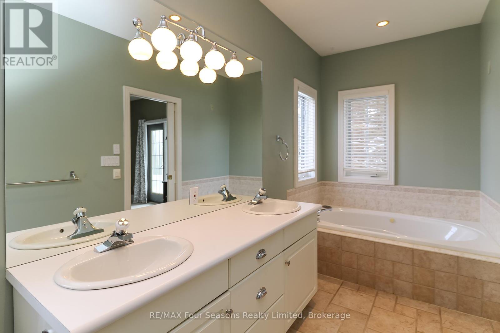116 Augusta Crescent, Blue Mountains, Ontario  L9Y 0K7 - Photo 30 - X11985600