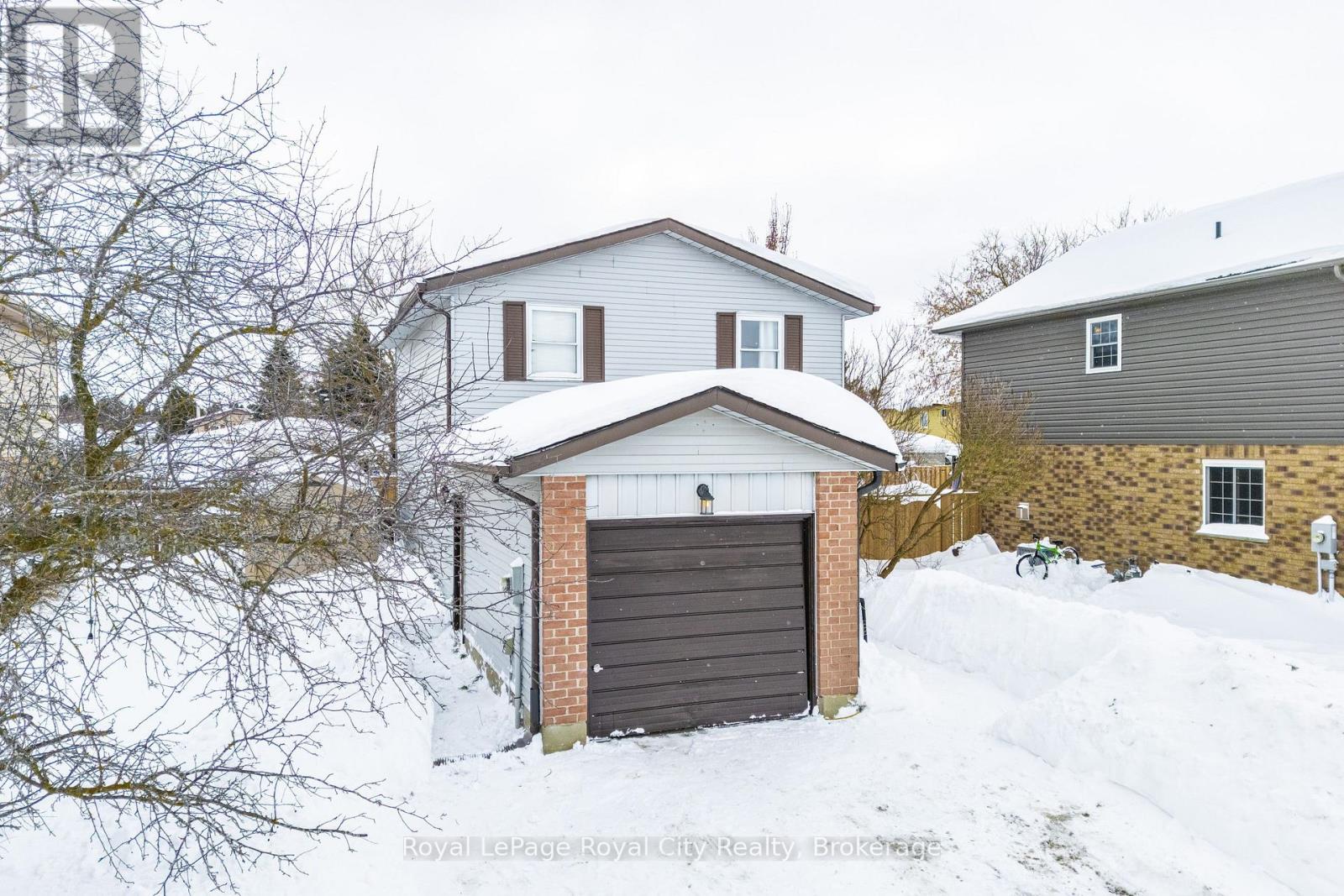 300 Stornoway Drive, Centre Wellington, Ontario  N1M 3K6 - Photo 3 - X11985633