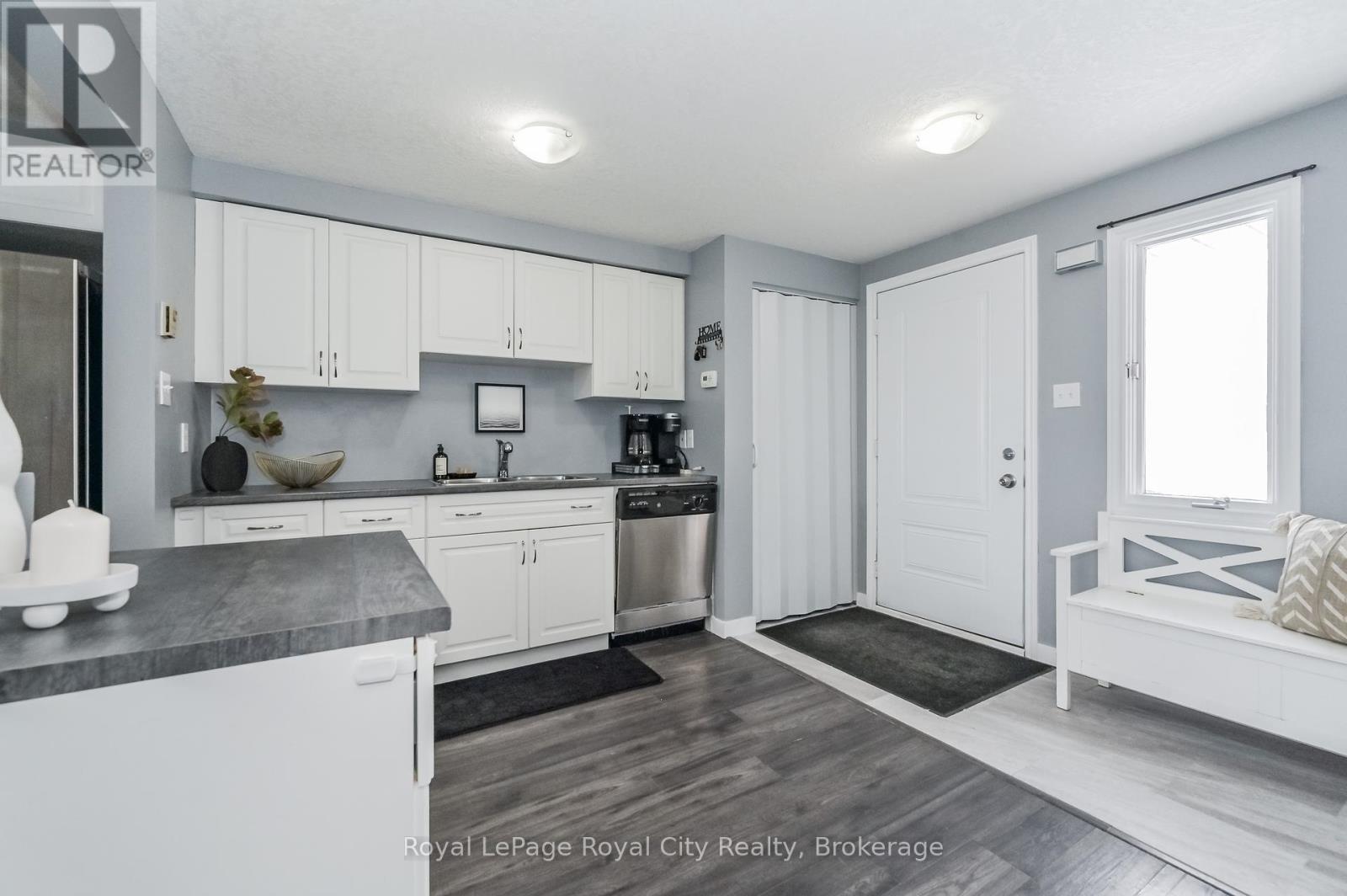 300 Stornoway Drive, Centre Wellington, Ontario  N1M 3K6 - Photo 4 - X11985633