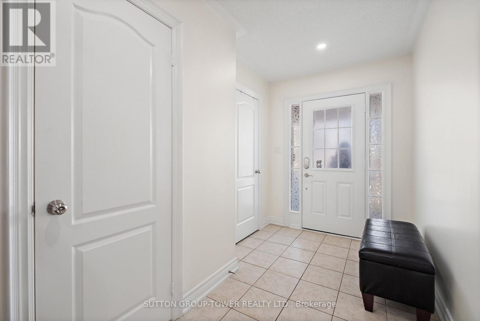 58 Lightcatcher Circle, Brampton, Ontario  L6P 3P5 - Photo 5 - W11985667