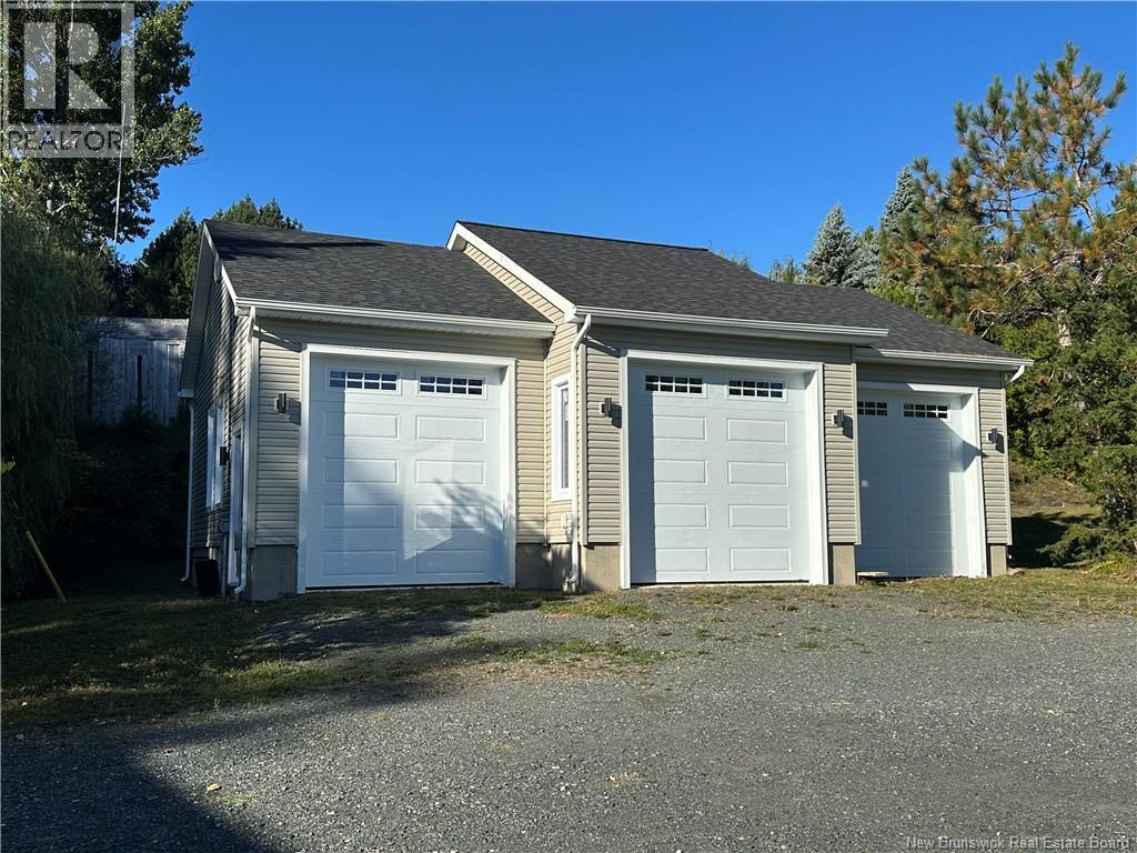 4 Cote Bleu, Bathurst, New Brunswick  E2A 3E8 - Photo 6 - NB112858