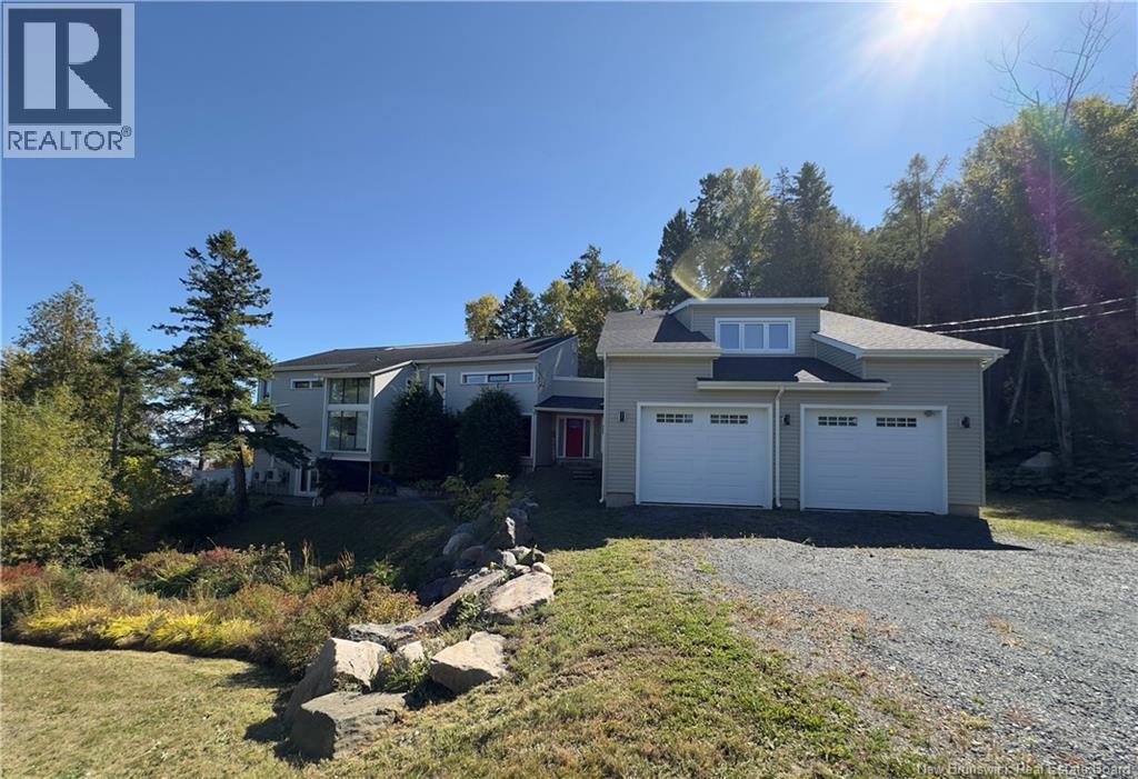4 Cote Bleu, Bathurst, New Brunswick  E2A 3E8 - Photo 1 - NB112858