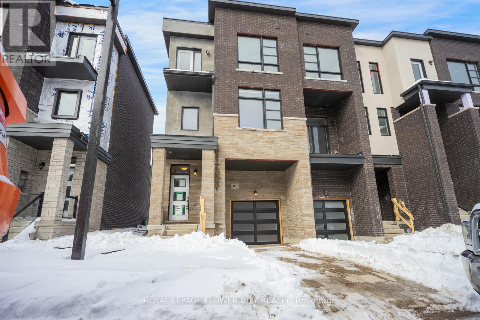 85 Paradox Street, Vaughan, Ontario  L4L 1A7 - Photo 3 - N11936312