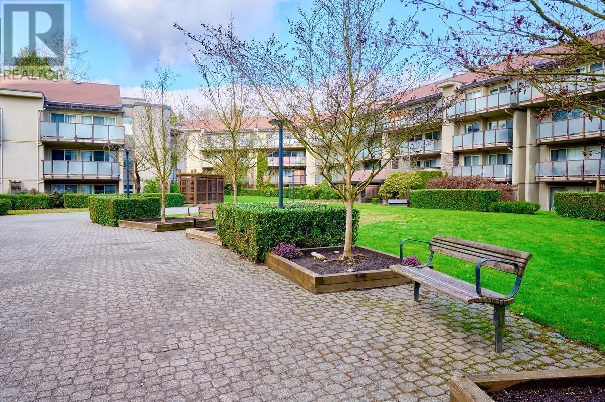 Listing Picture 24 of 28 : 417 4373 HALIFAX STREET, Burnaby / 本拿比 - 魯藝地產 Yvonne Lu Group - MLS Medallion Club Member
