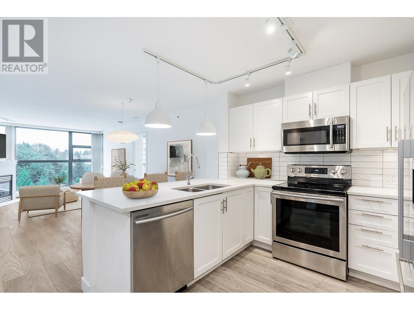 Listing Picture 3 of 40 : 705 4380 HALIFAX STREET, Burnaby / 本拿比 - 魯藝地產 Yvonne Lu Group - MLS Medallion Club Member