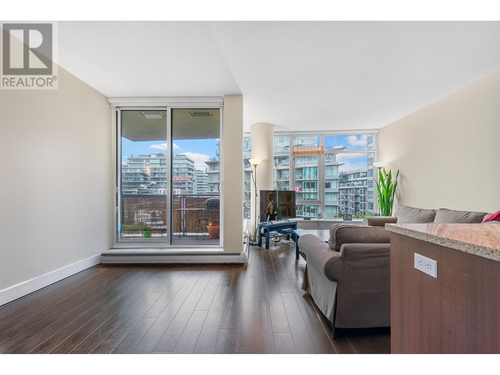 Listing Picture 12 of 29 : 704 108 W 1ST AVENUE, Vancouver / 溫哥華 - 魯藝地產 Yvonne Lu Group - MLS Medallion Club Member