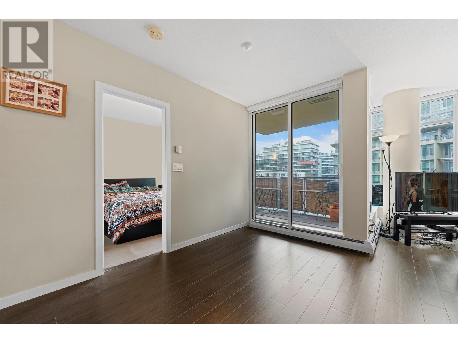 Listing Picture 13 of 29 : 704 108 W 1ST AVENUE, Vancouver / 溫哥華 - 魯藝地產 Yvonne Lu Group - MLS Medallion Club Member