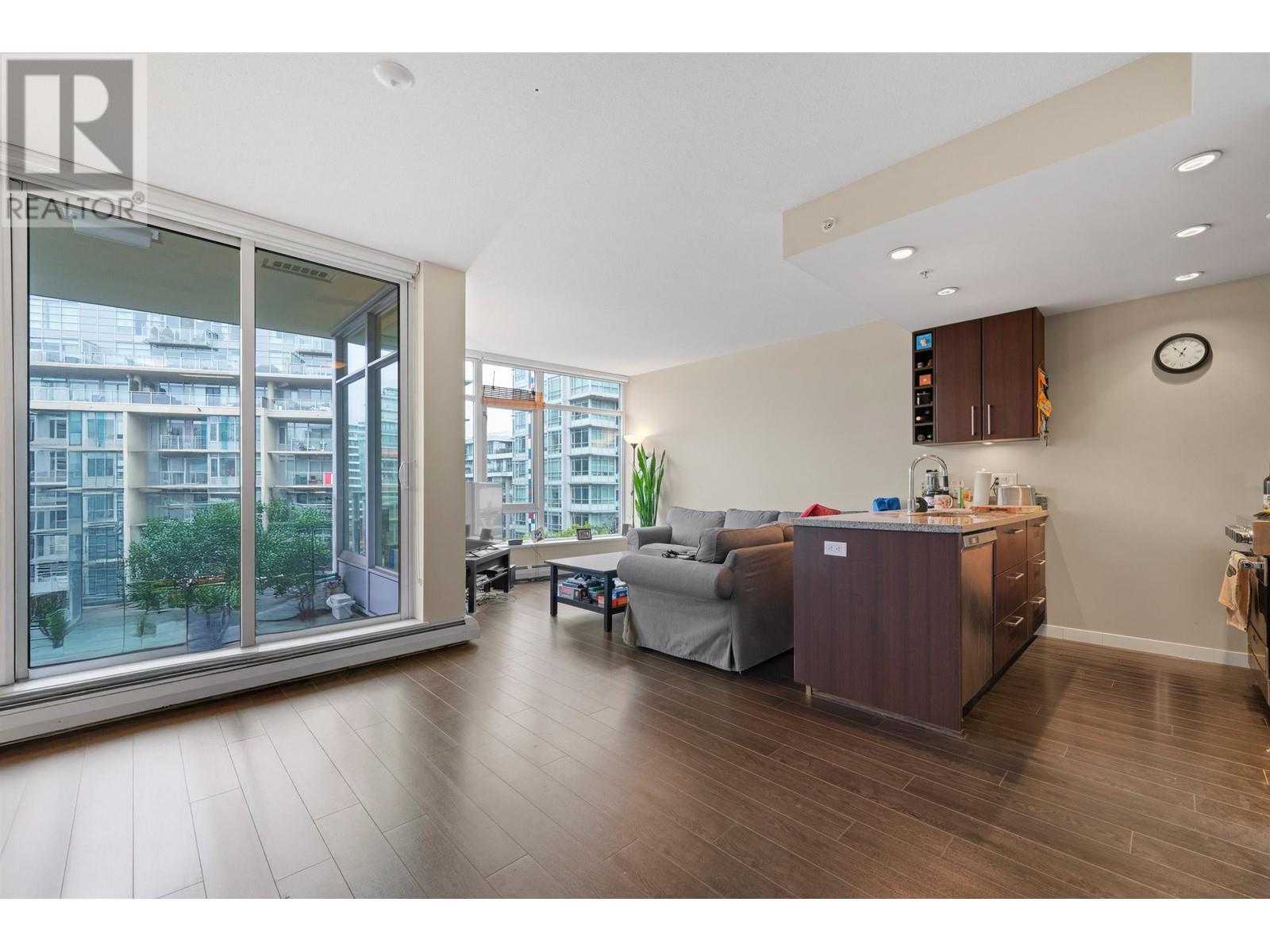 Listing Picture 14 of 29 : 704 108 W 1ST AVENUE, Vancouver / 溫哥華 - 魯藝地產 Yvonne Lu Group - MLS Medallion Club Member