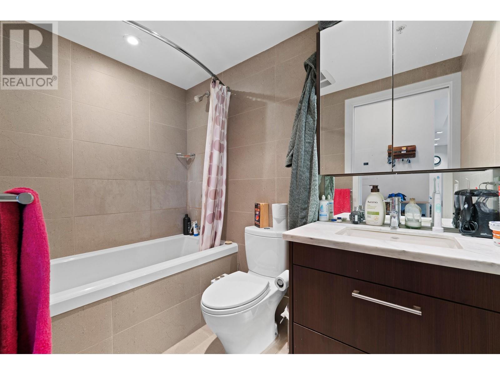 Listing Picture 18 of 29 : 704 108 W 1ST AVENUE, Vancouver / 溫哥華 - 魯藝地產 Yvonne Lu Group - MLS Medallion Club Member