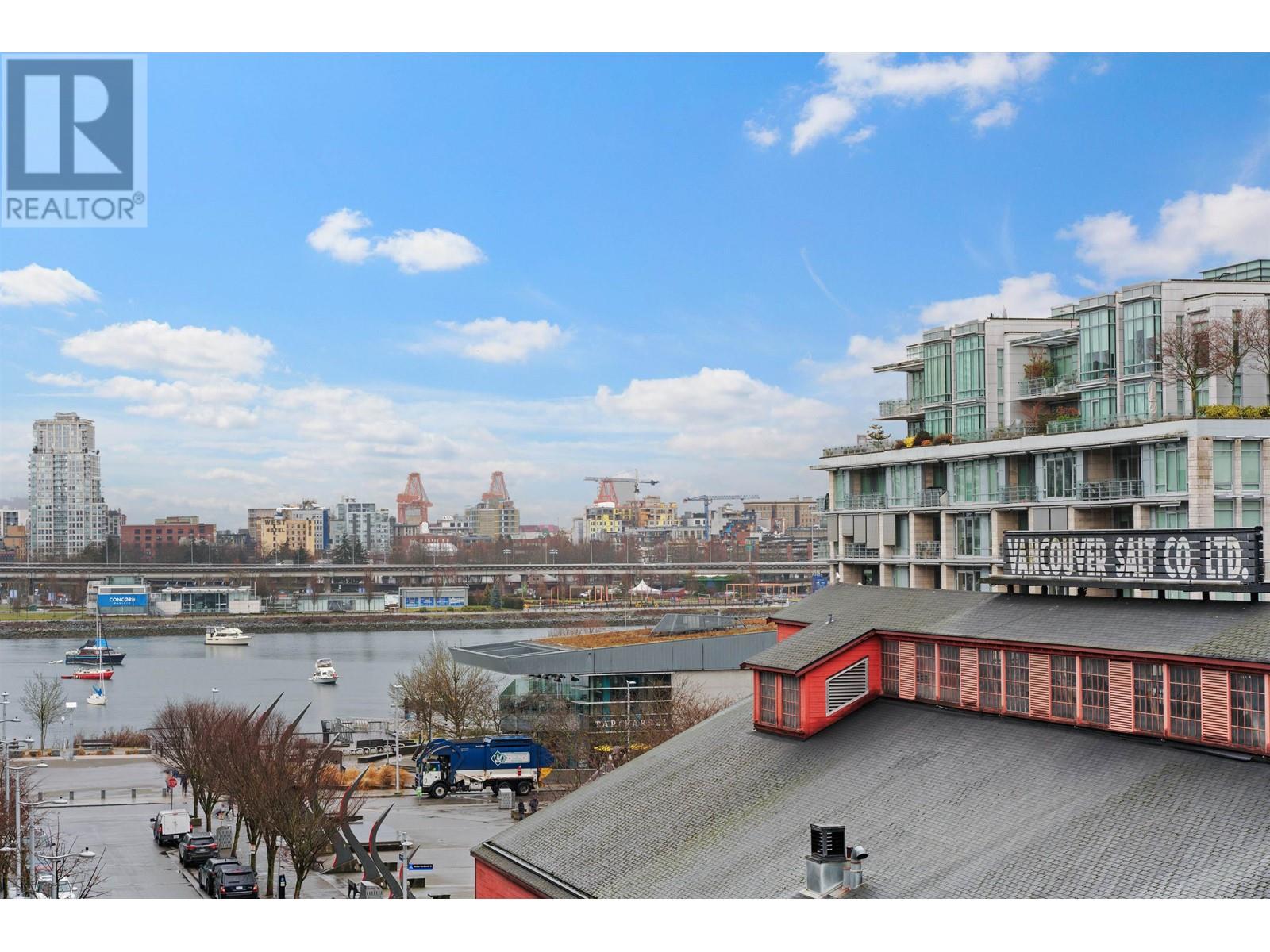 Listing Picture 2 of 29 : 704 108 W 1ST AVENUE, Vancouver / 溫哥華 - 魯藝地產 Yvonne Lu Group - MLS Medallion Club Member