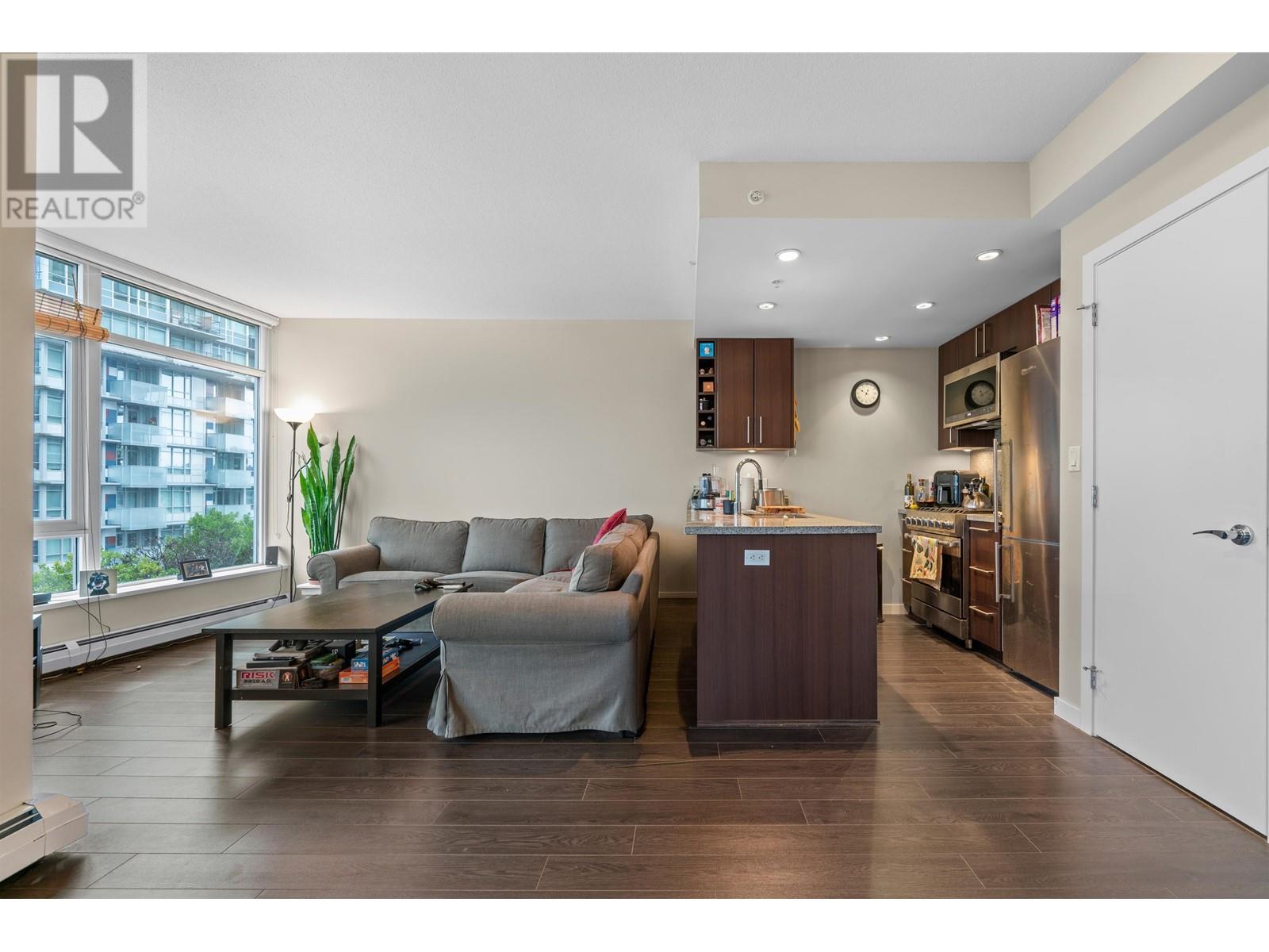 Listing Picture 3 of 29 : 704 108 W 1ST AVENUE, Vancouver / 溫哥華 - 魯藝地產 Yvonne Lu Group - MLS Medallion Club Member