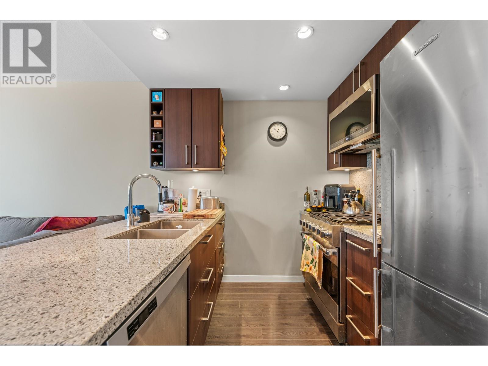 Listing Picture 6 of 29 : 704 108 W 1ST AVENUE, Vancouver / 溫哥華 - 魯藝地產 Yvonne Lu Group - MLS Medallion Club Member