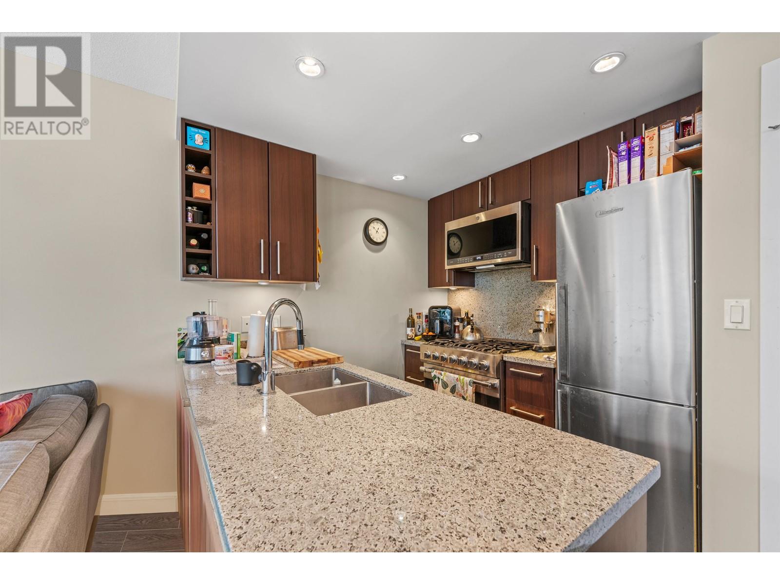 Listing Picture 7 of 29 : 704 108 W 1ST AVENUE, Vancouver / 溫哥華 - 魯藝地產 Yvonne Lu Group - MLS Medallion Club Member