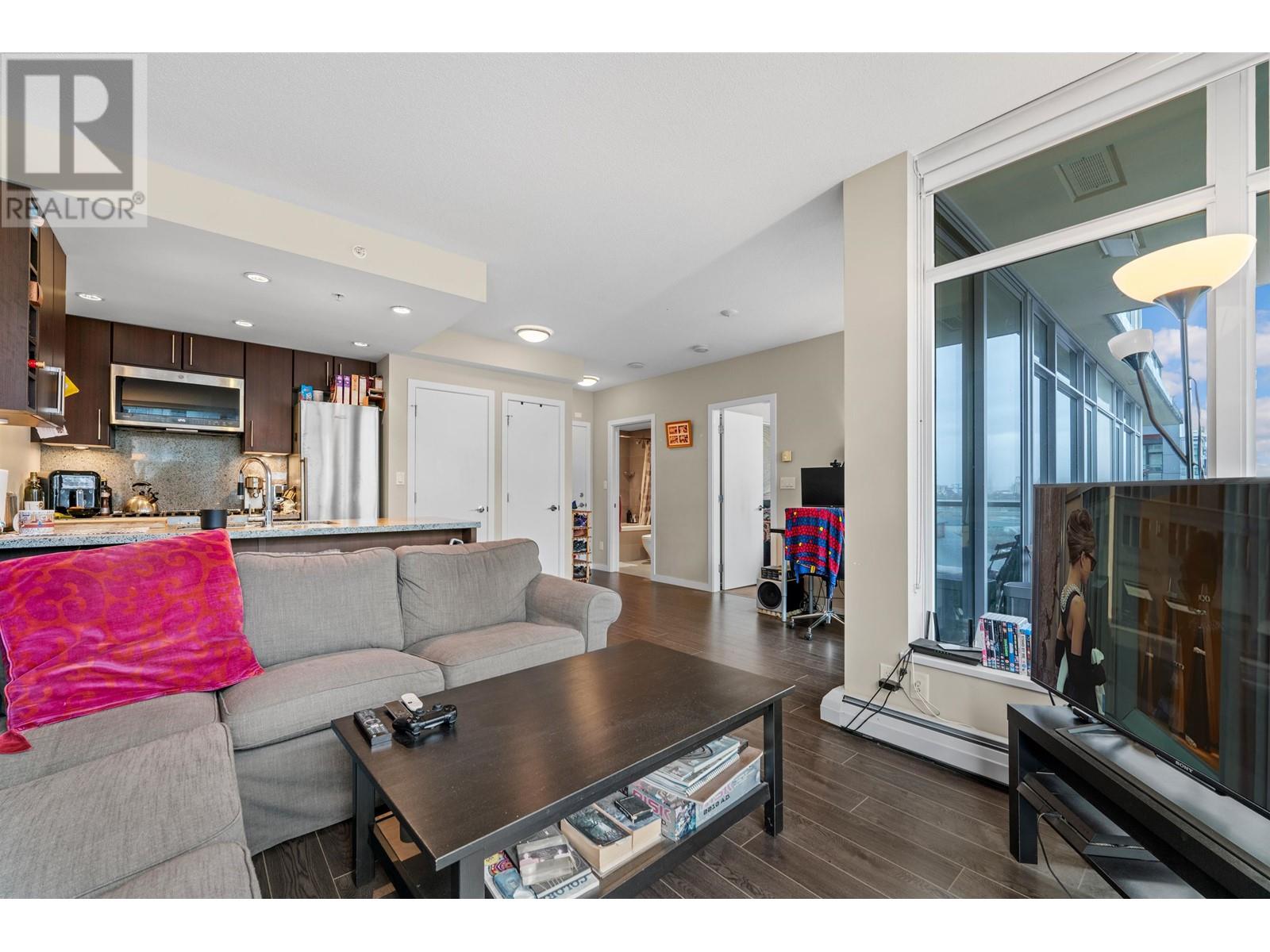 Listing Picture 8 of 29 : 704 108 W 1ST AVENUE, Vancouver / 溫哥華 - 魯藝地產 Yvonne Lu Group - MLS Medallion Club Member