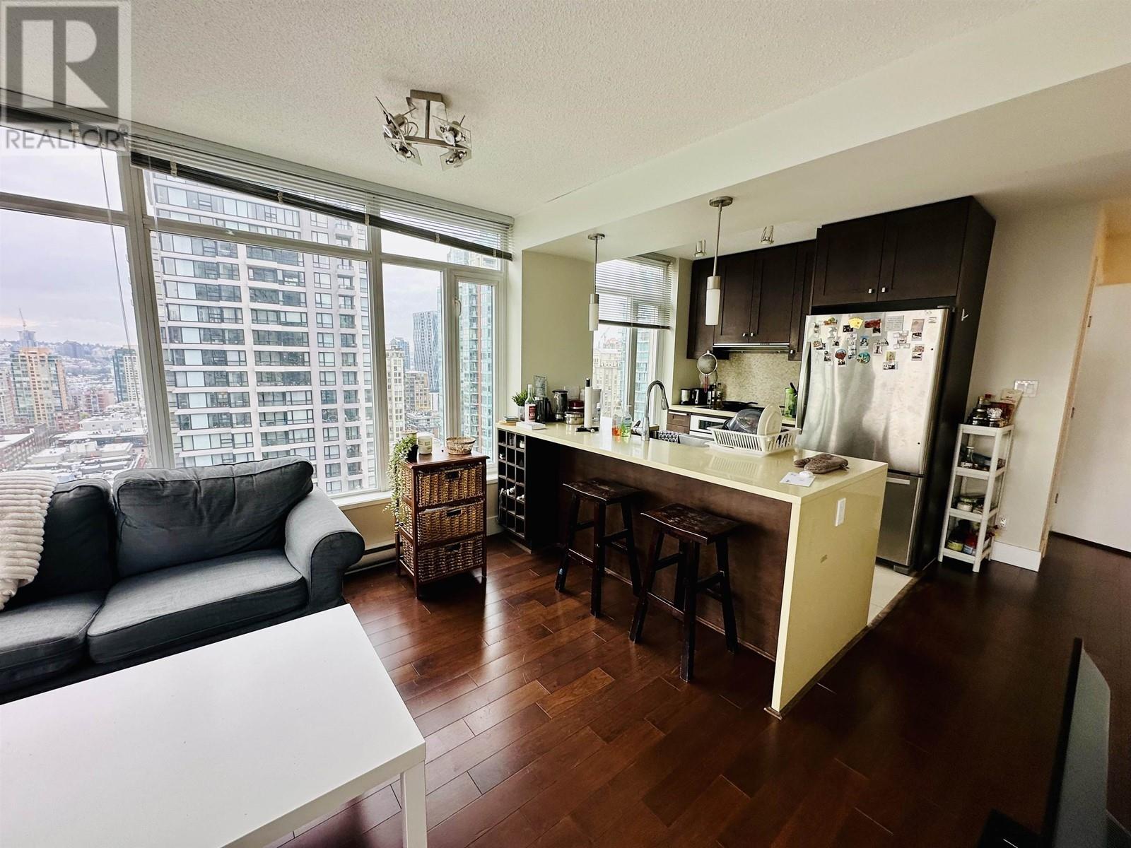 Listing Picture 5 of 8 : 2407 888 HOMER STREET, Vancouver / 溫哥華 - 魯藝地產 Yvonne Lu Group - MLS Medallion Club Member