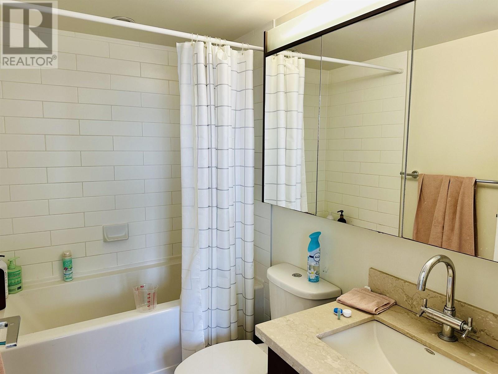 Listing Picture 8 of 8 : 2407 888 HOMER STREET, Vancouver / 溫哥華 - 魯藝地產 Yvonne Lu Group - MLS Medallion Club Member