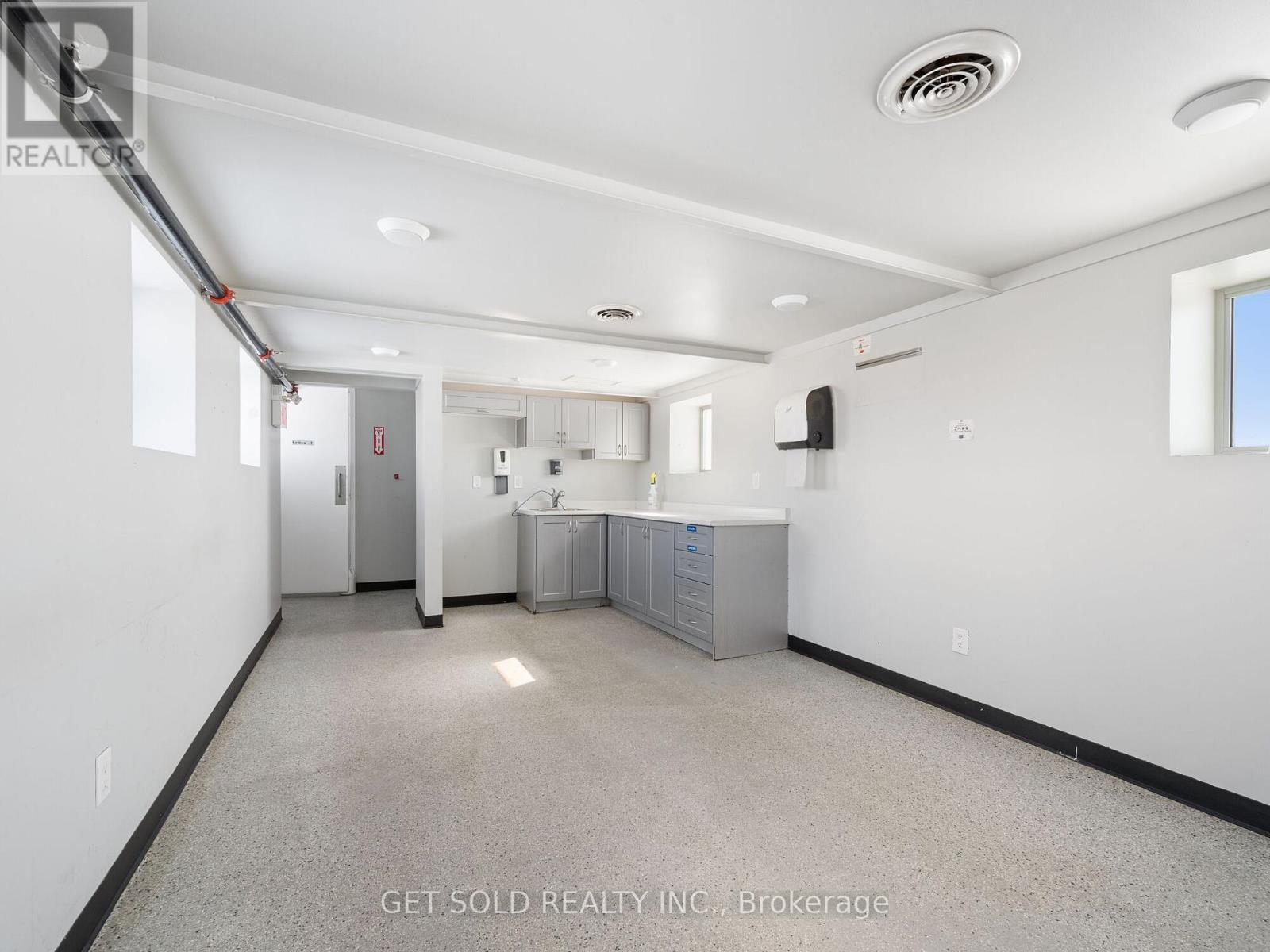 650 Fenmar Drive, Toronto, Ontario  M9L 1R7 - Photo 9 - W11985685