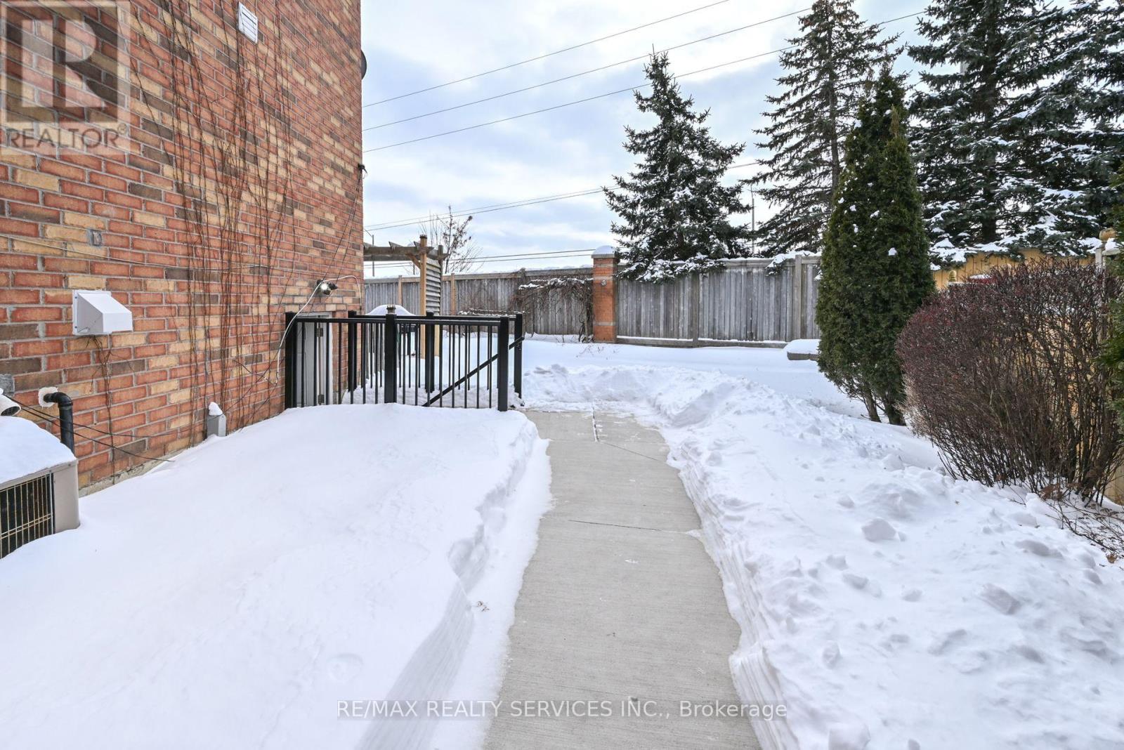 42 Brambirch Crescent, Brampton, Ontario  L7A 1V1 - Photo 3 - W11985724