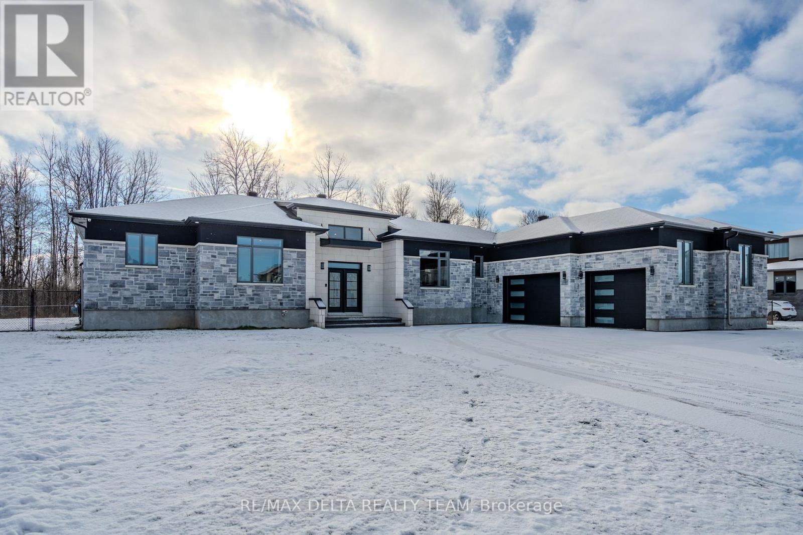 Property at 651 BALLYCASTLE CRESCENT image 1