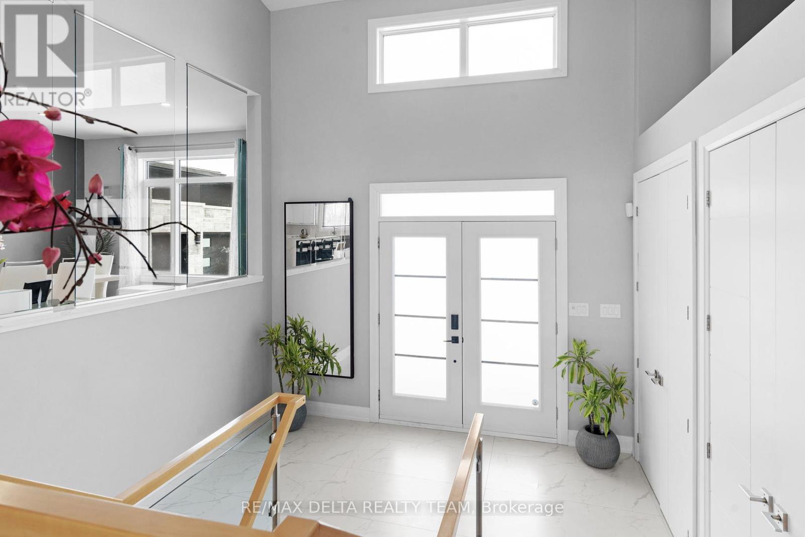 Property at 651 BALLYCASTLE CRESCENT image 3