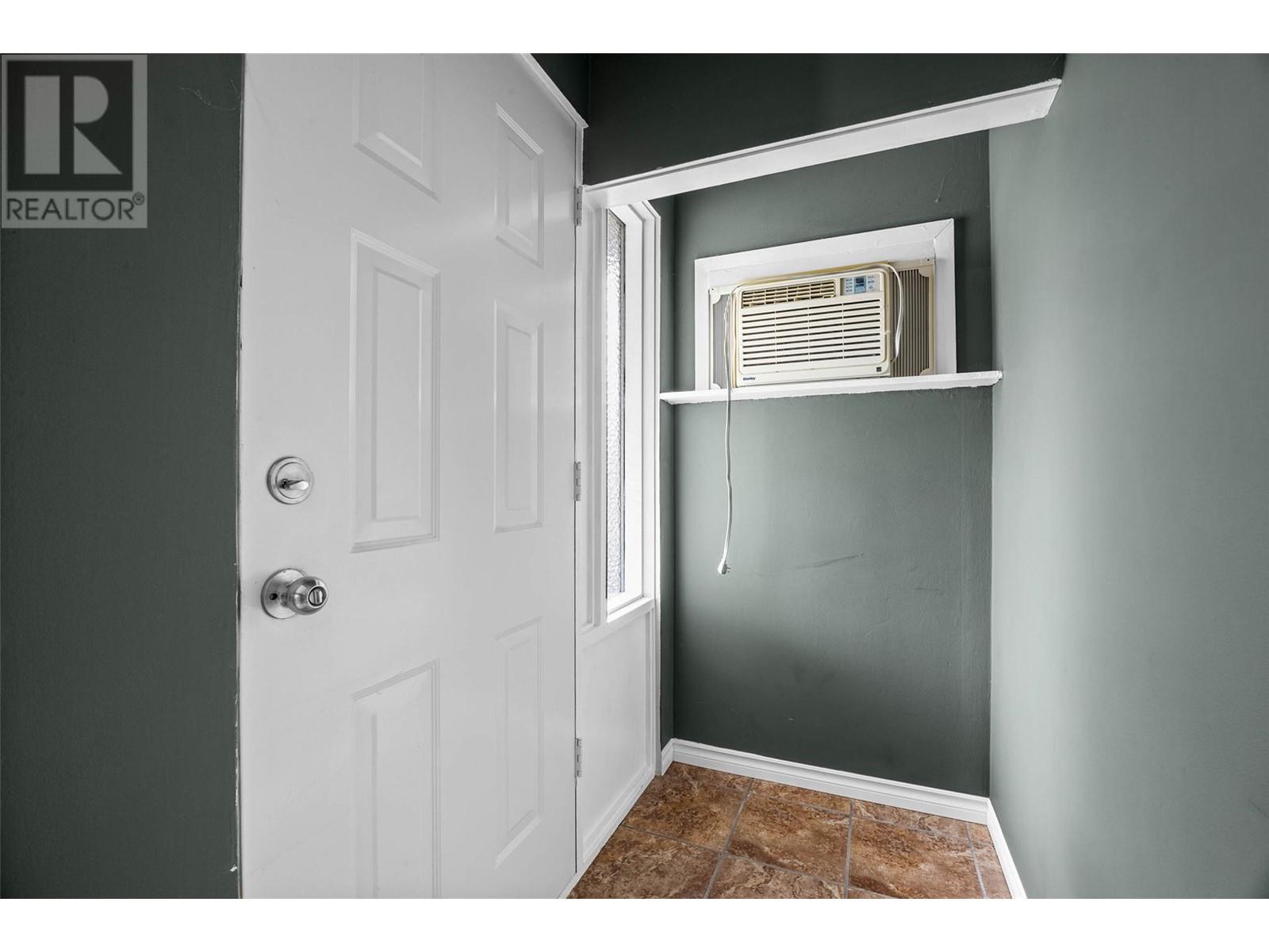 Property at 2476 GLENVIEW Avenue image 5