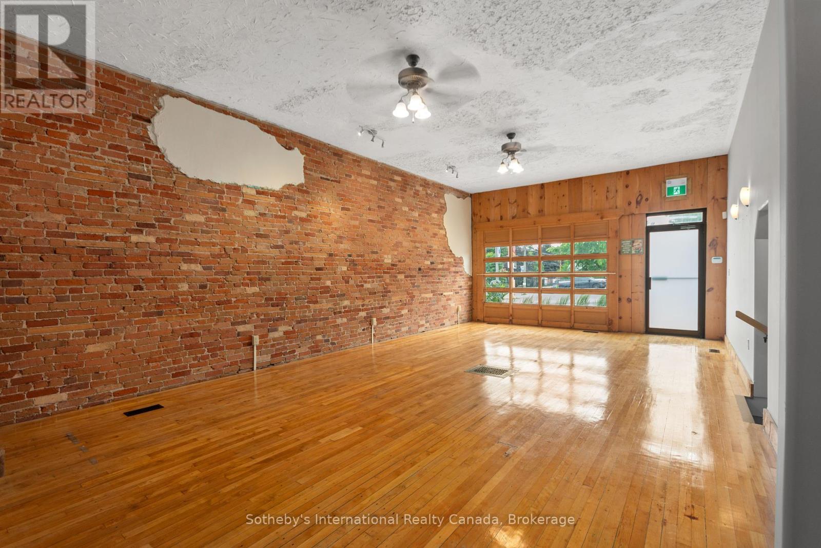 98 Main Street, Penetanguishene, Ontario  L9M 1T5 - Photo 3 - S11985839