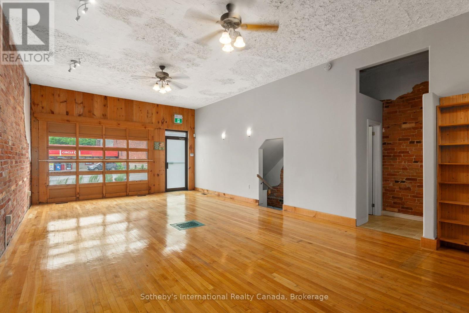 98 Main Street, Penetanguishene, Ontario  L9M 1T5 - Photo 4 - S11985839
