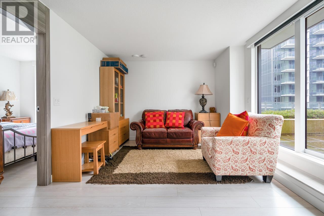 Listing Picture 3 of 29 : 609 8555 CAPSTAN WAY, Richmond / 烈治文 - 魯藝地產 Yvonne Lu Group - MLS Medallion Club Member