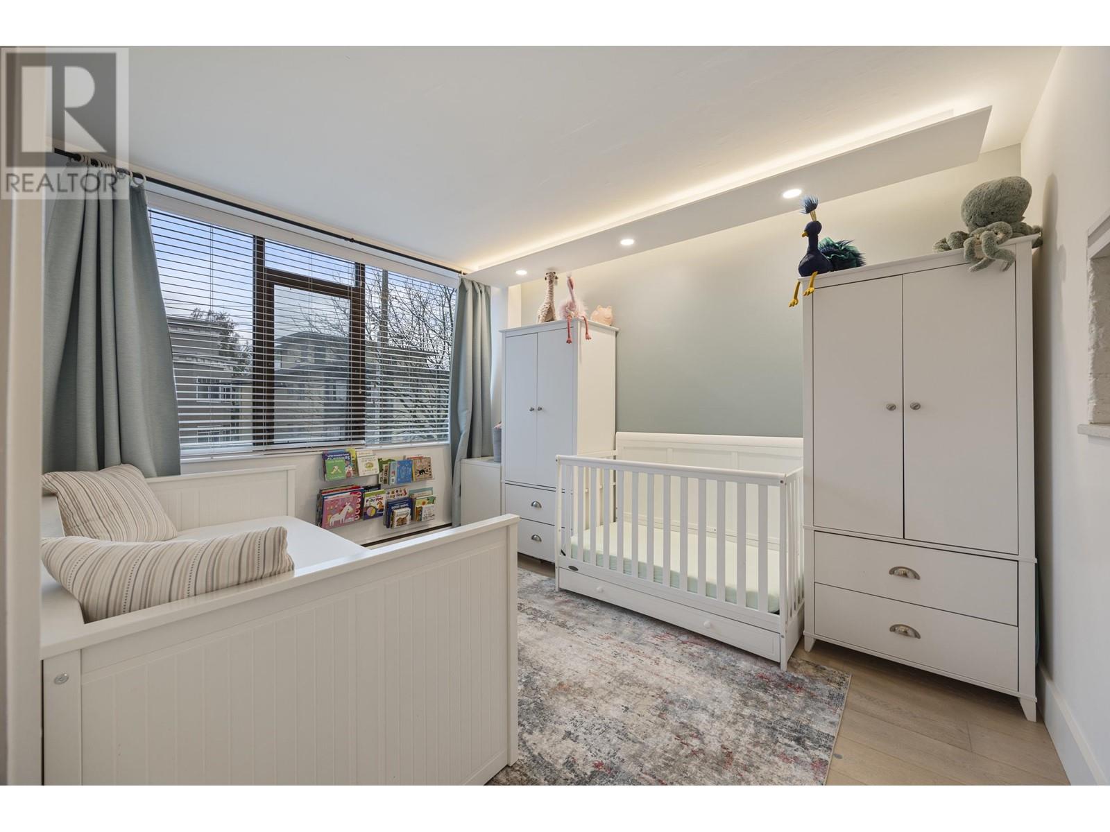 Listing Picture 10 of 13 : 202 2445 W 3RD AVENUE, Vancouver / 溫哥華 - 魯藝地產 Yvonne Lu Group - MLS Medallion Club Member