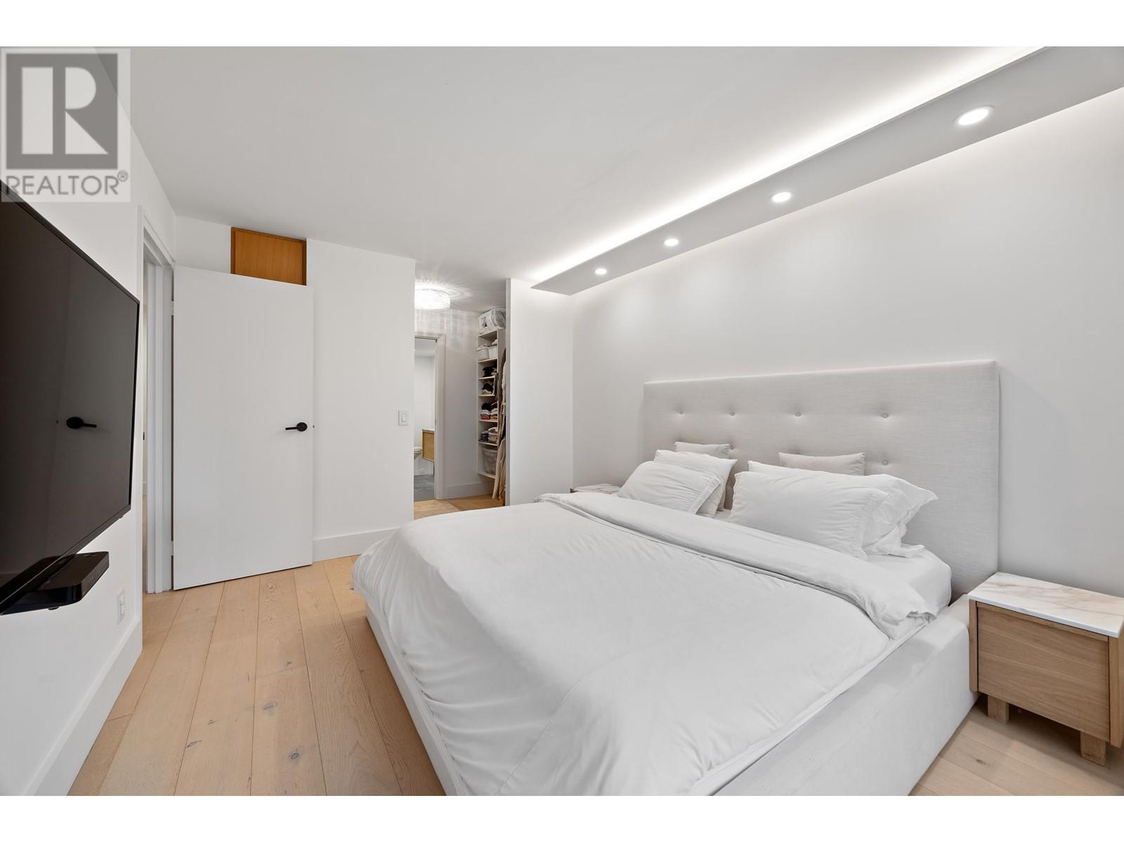 Listing Picture 12 of 13 : 202 2445 W 3RD AVENUE, Vancouver / 溫哥華 - 魯藝地產 Yvonne Lu Group - MLS Medallion Club Member