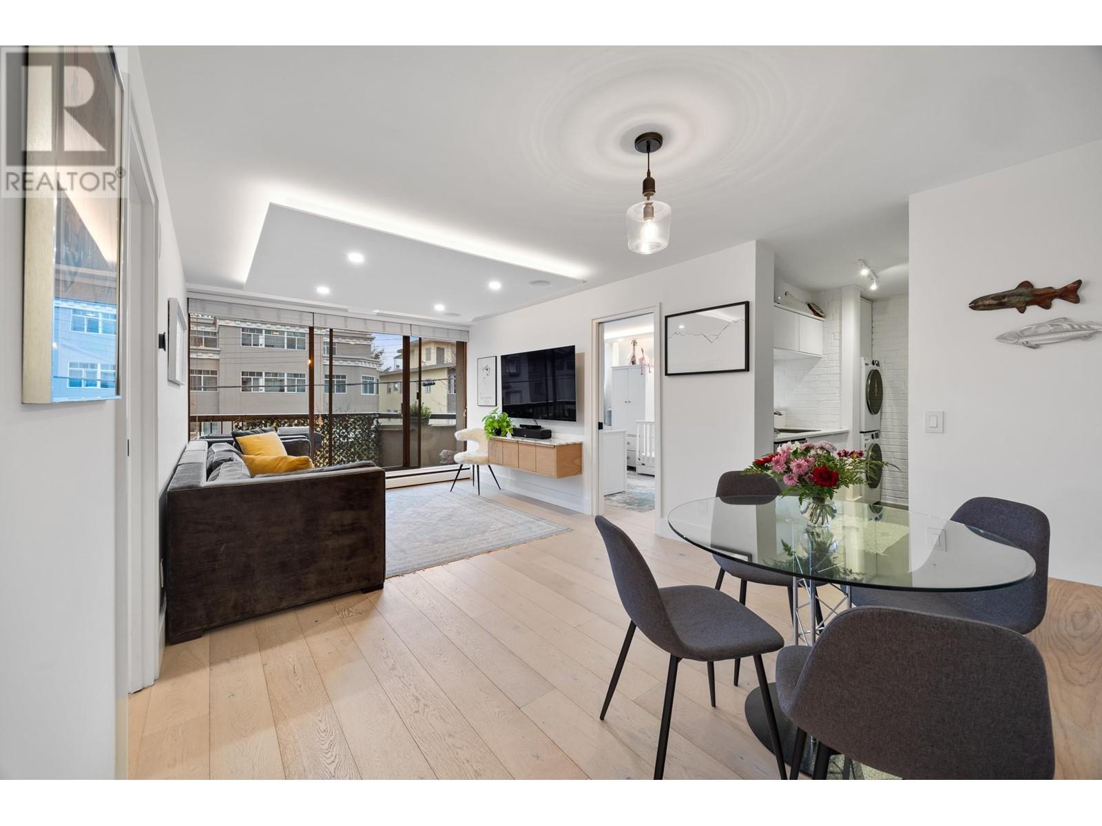 Listing Picture 2 of 13 : 202 2445 W 3RD AVENUE, Vancouver / 溫哥華 - 魯藝地產 Yvonne Lu Group - MLS Medallion Club Member