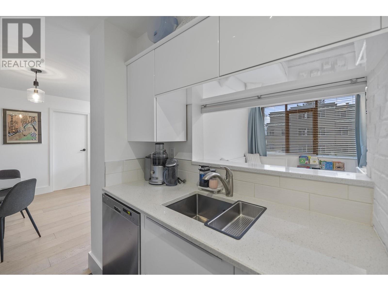 Listing Picture 9 of 13 : 202 2445 W 3RD AVENUE, Vancouver / 溫哥華 - 魯藝地產 Yvonne Lu Group - MLS Medallion Club Member