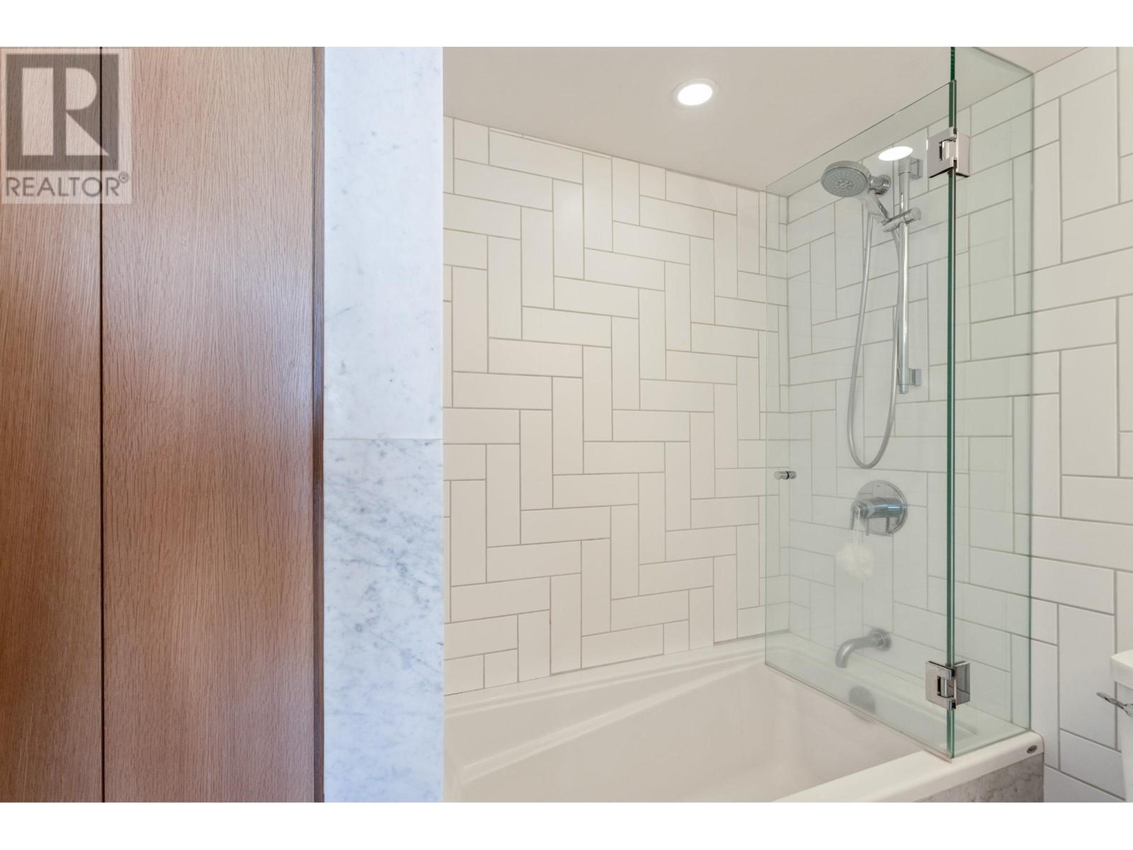 Listing Picture 14 of 29 : 405 1146 HARWOOD STREET, Vancouver / 溫哥華 - 魯藝地產 Yvonne Lu Group - MLS Medallion Club Member