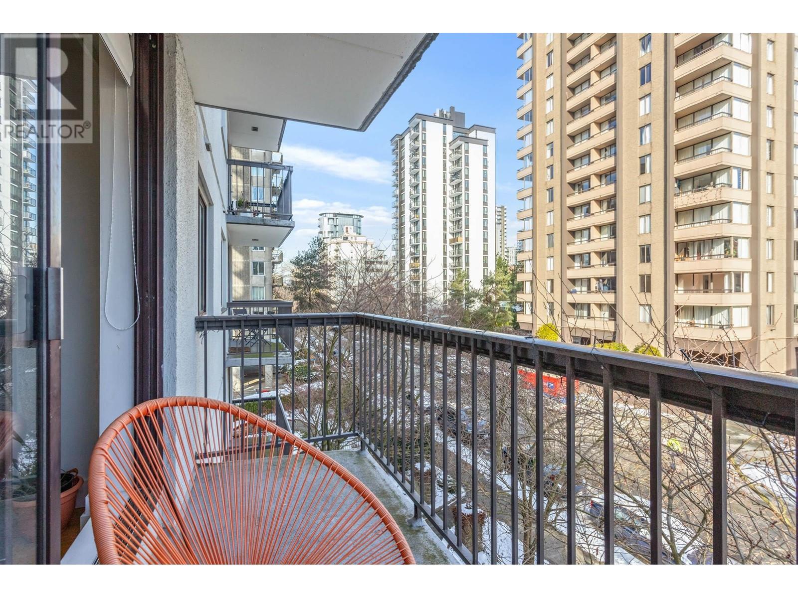 Listing Picture 17 of 29 : 405 1146 HARWOOD STREET, Vancouver / 溫哥華 - 魯藝地產 Yvonne Lu Group - MLS Medallion Club Member