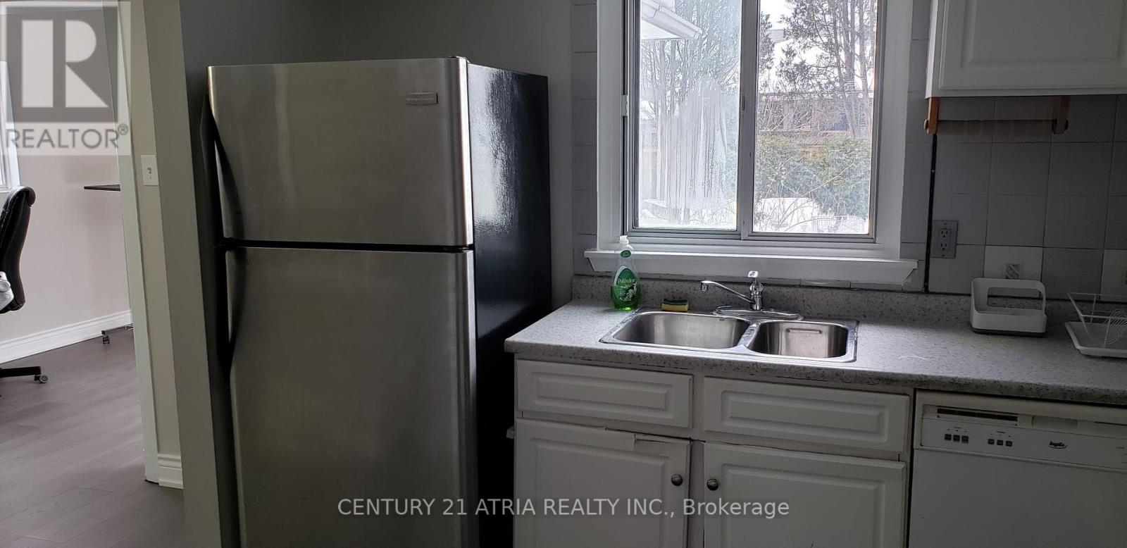 Property at 79 UNITED SQUARE image 2