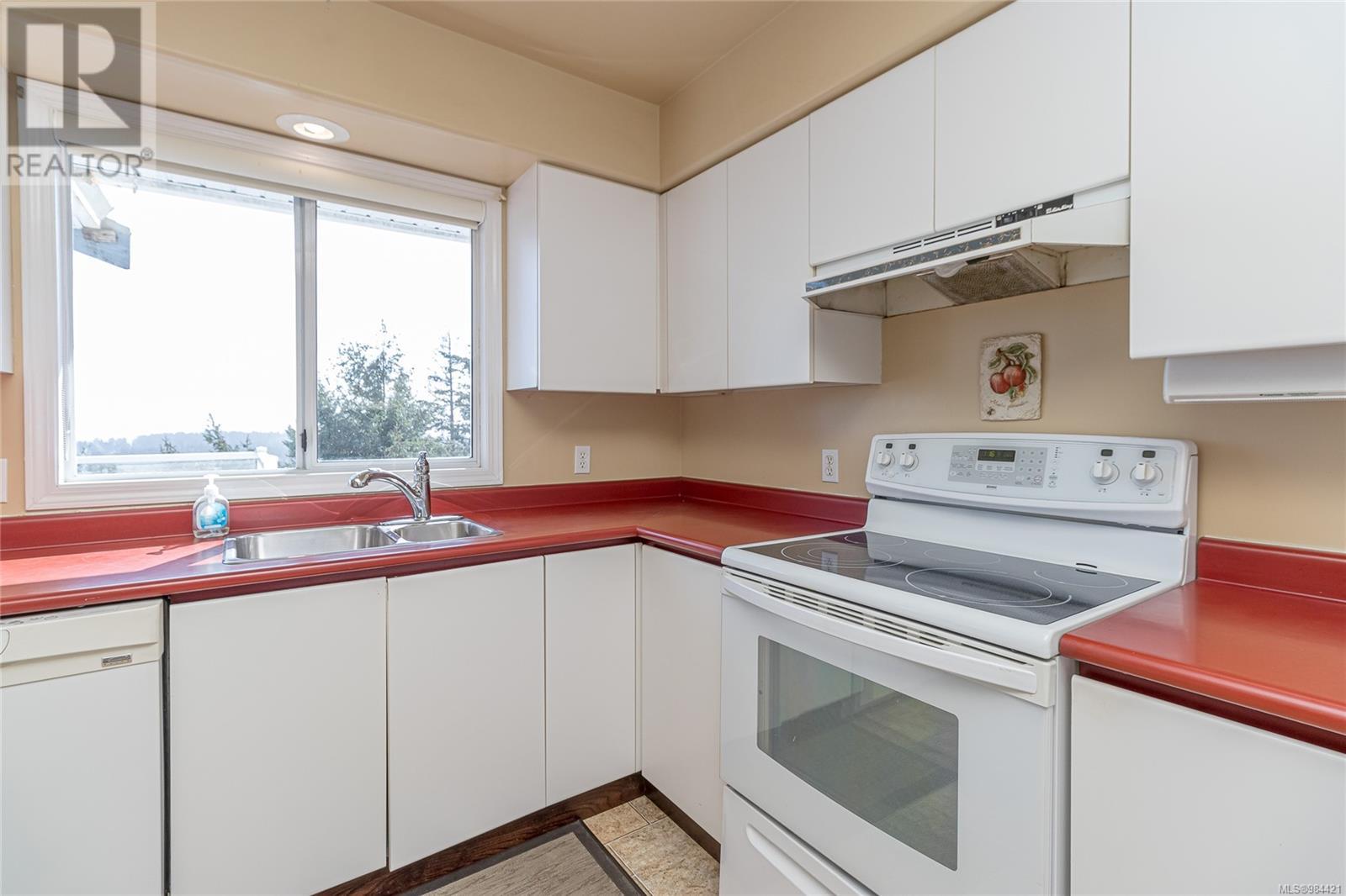 Property at 2270 Henlyn Dr image 3
