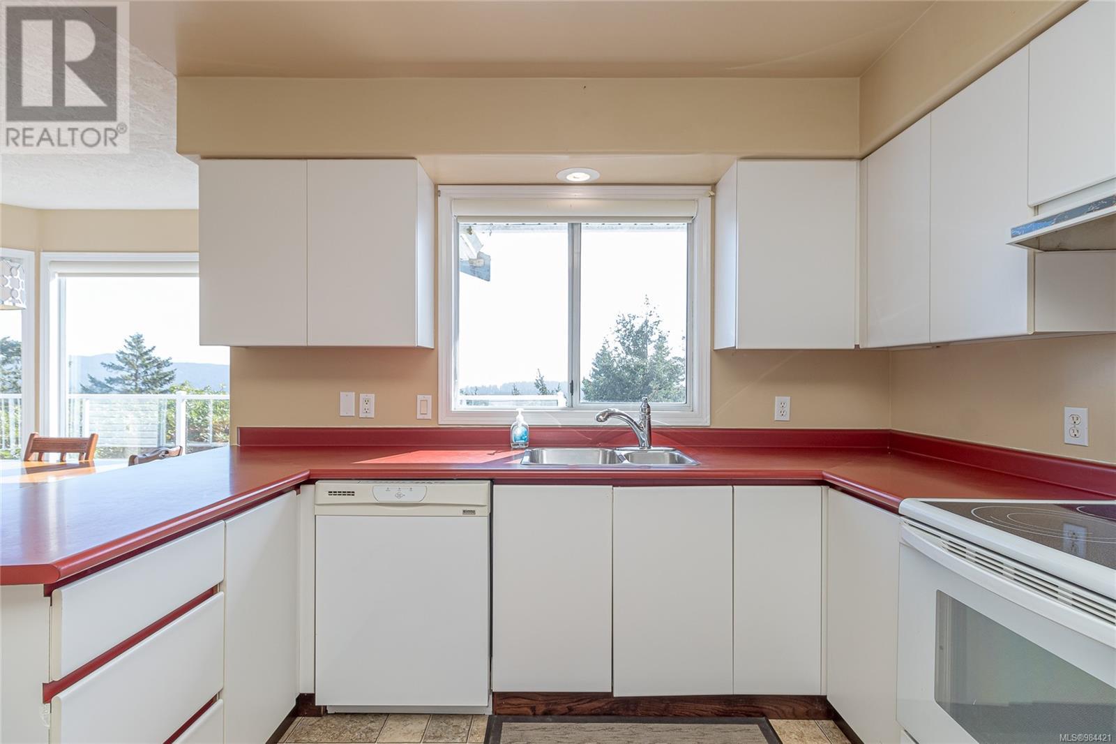Property at 2270 Henlyn Dr image 2