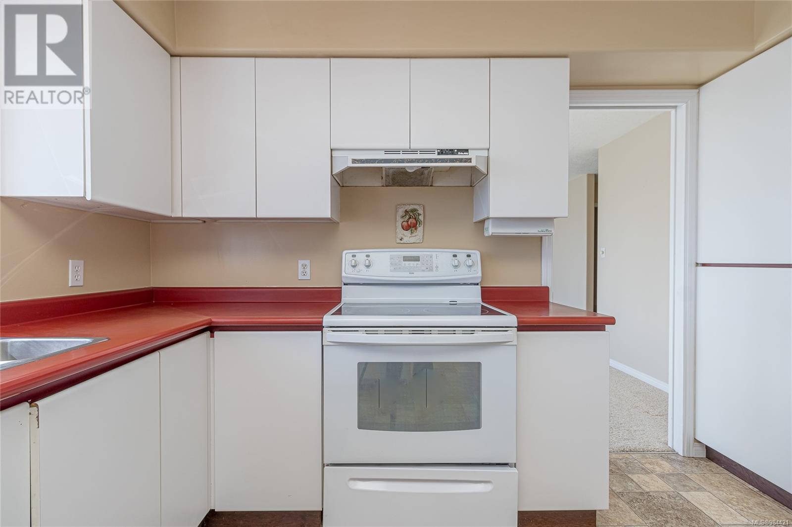Property at 2270 Henlyn Dr image 5