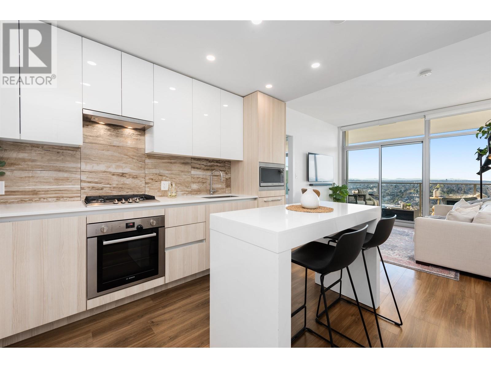 Listing Picture 2 of 26 : 3307 1888 GILMORE AVENUE, Burnaby / 本拿比 - 魯藝地產 Yvonne Lu Group - MLS Medallion Club Member