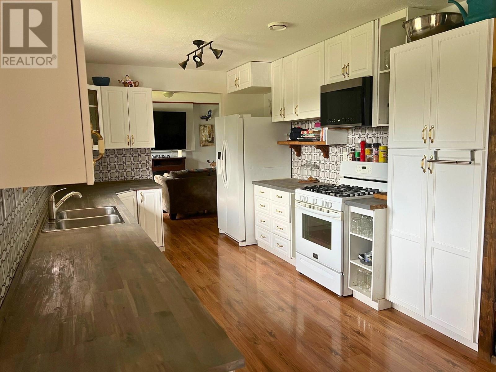 Property at 2538 Forest Drive image 2