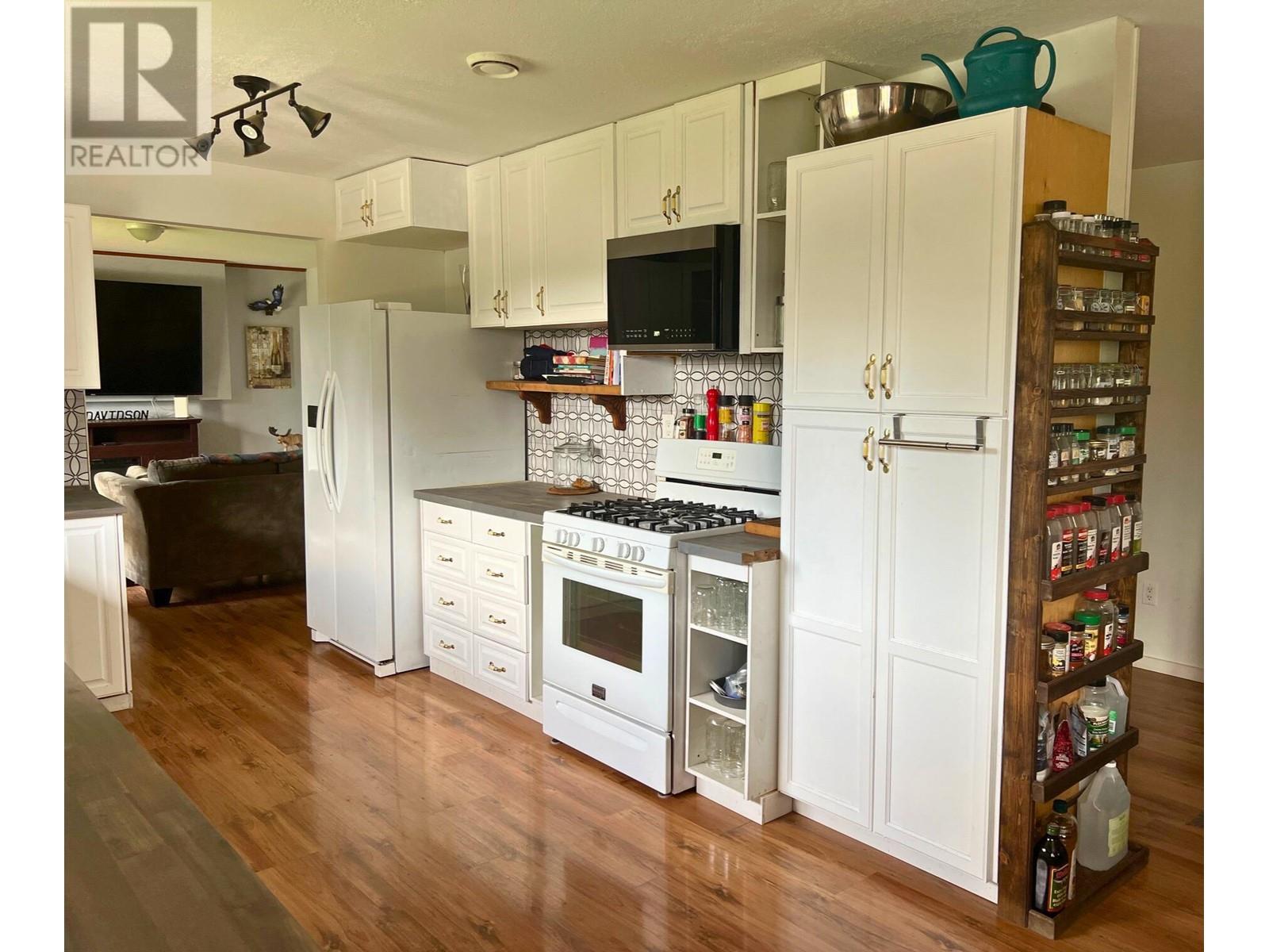 Property at 2538 Forest Drive image 3