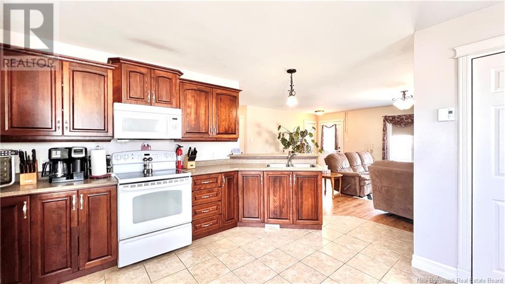 Property at 741 Principale image 3