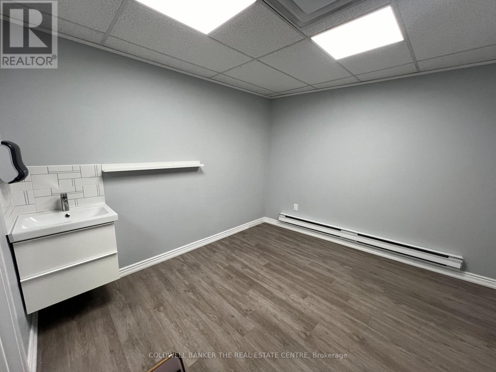Property at 202 - 22 RICHMOND STREET image 2