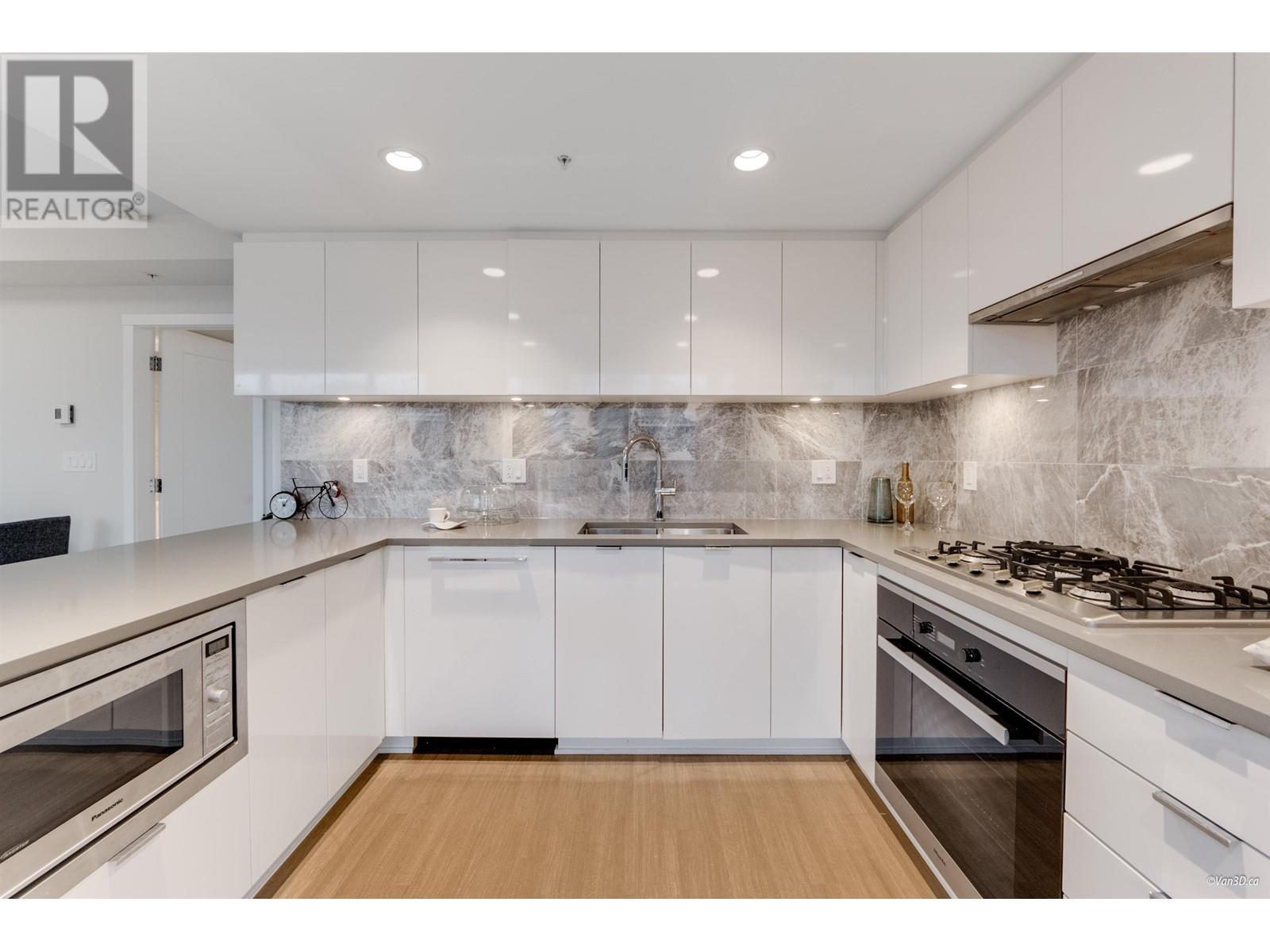 Listing Picture 10 of 29 : 407 3699 SEXSMITH ROAD, Richmond / 烈治文 - 魯藝地產 Yvonne Lu Group - MLS Medallion Club Member