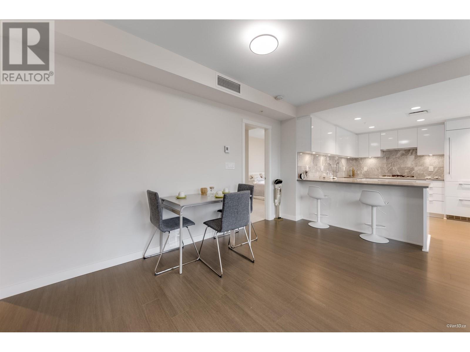 Listing Picture 13 of 29 : 407 3699 SEXSMITH ROAD, Richmond / 烈治文 - 魯藝地產 Yvonne Lu Group - MLS Medallion Club Member