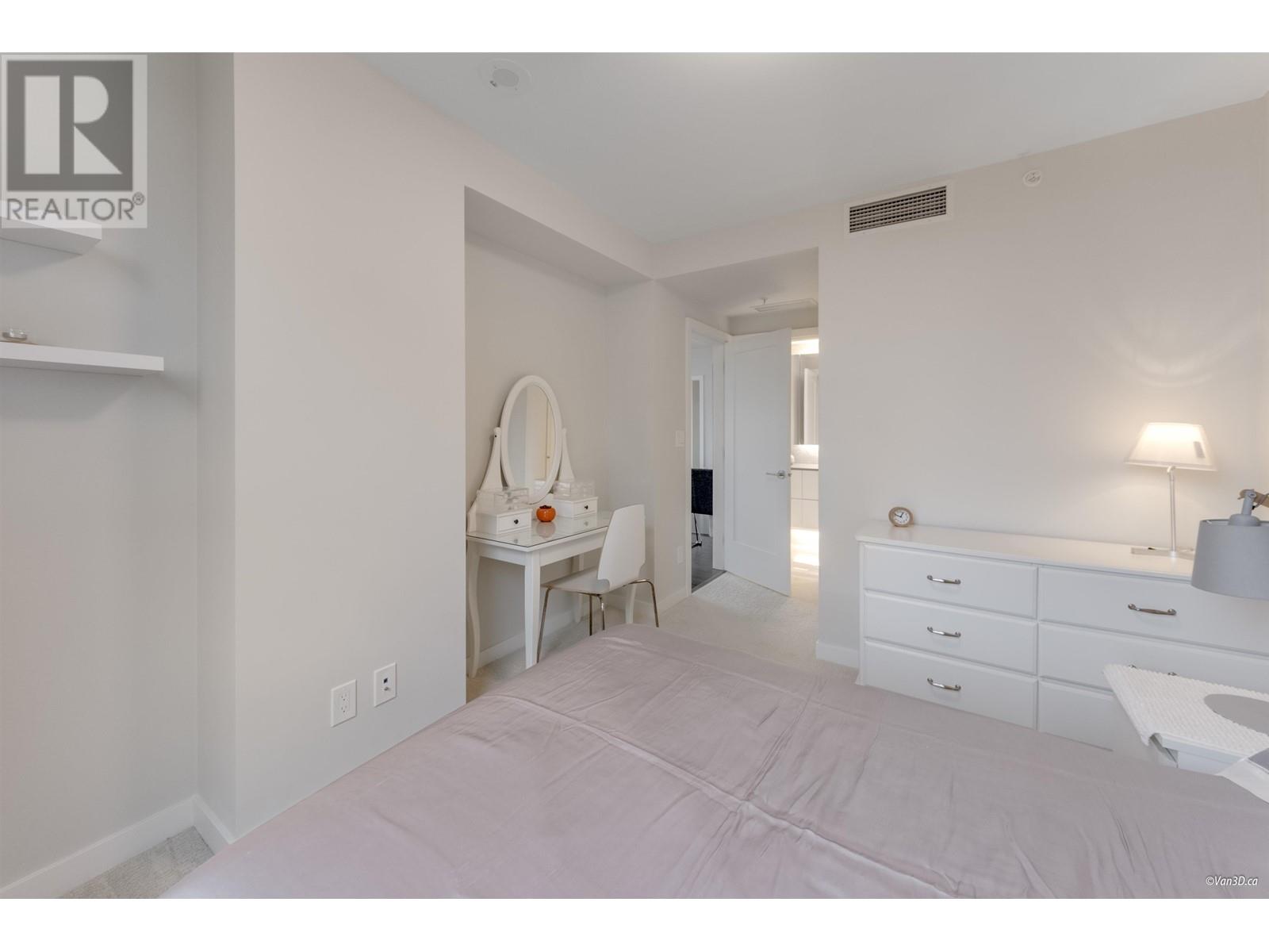 Listing Picture 15 of 29 : 407 3699 SEXSMITH ROAD, Richmond / 烈治文 - 魯藝地產 Yvonne Lu Group - MLS Medallion Club Member