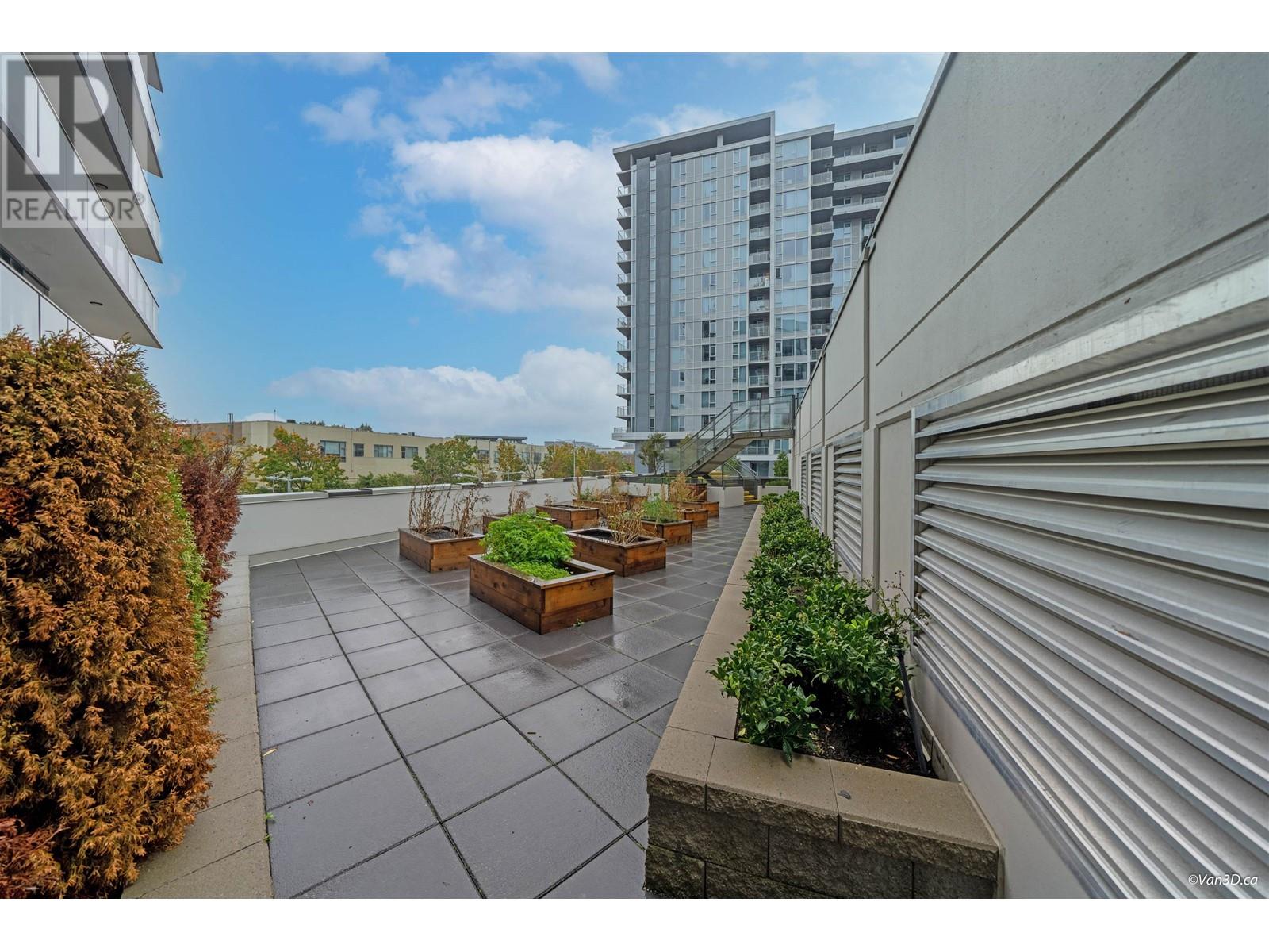 Listing Picture 27 of 29 : 407 3699 SEXSMITH ROAD, Richmond / 烈治文 - 魯藝地產 Yvonne Lu Group - MLS Medallion Club Member